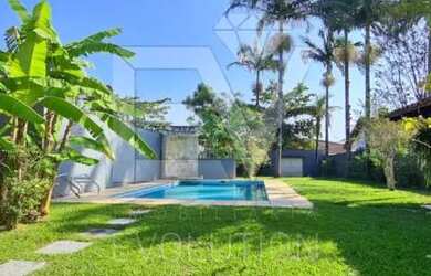 Imagem: A casa possui 4 Dormitórios, 3 Banheiros, 5 Vagas na garagem