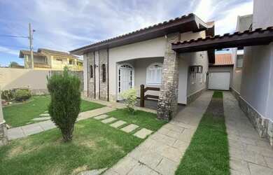 Imagem: A casa possui 3 Dormitórios, 2 Banheiros, 360m² de Área e