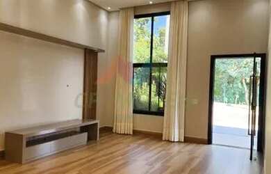 Imagem: A casa possui 3 Dormitórios, 2 Banheiros, 4 Vagas na garagem