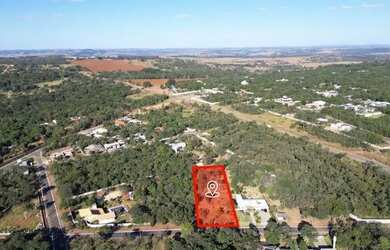 Imagem: O terreno possui 2.961m² de Área e está localizado em Senador