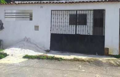 Imagem: A casa possui 3 Dormitórios, 1 Banheiro, 1 Vaga na garagem
