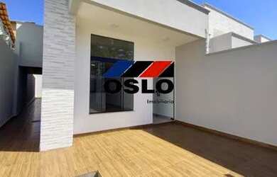 Imagem: A casa possui 2 Dormitórios, 2 Banheiros, 2 Vagas na garagem