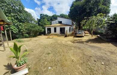 Imagem: O terreno possui 2800m² de Área e está localizado em Cassange