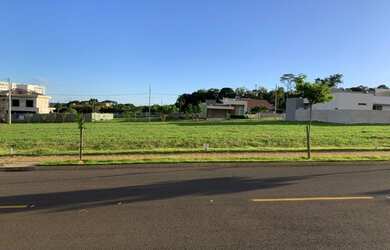 Imagem: O terreno à venda possui 405m² de Área e está localizado