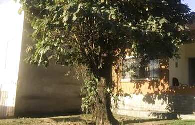 Imagem: A casa possui 4 Dormitórios, 2 Banheiros, 2 Vagas na garagem