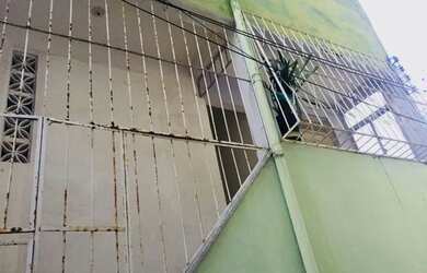 Imagem: A casa possui 3 Dormitórios, 2 Banheiros e está localizado