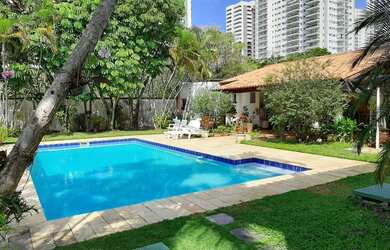 Imagem: A casa em condomínio possui 4 Dormitórios, 5 Banheiros, 4