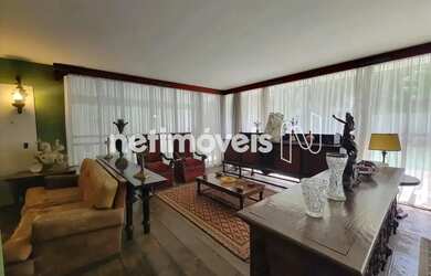 Imagem: A casa possui 3 Dormitórios, 3 Banheiros, 5 Vagas na garagem