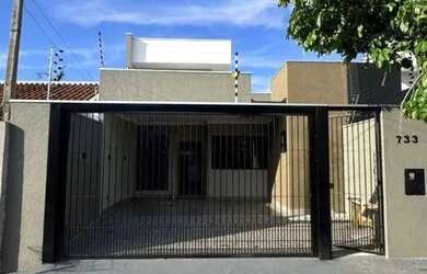 Imagem: A casa possui 3 Dormitórios, 2 Banheiros, 1 Vaga na garagem