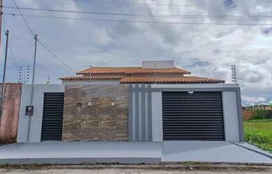 Imagem: A casa possui 2 Dormitórios, 2 Banheiros, 1 Vaga na garagem