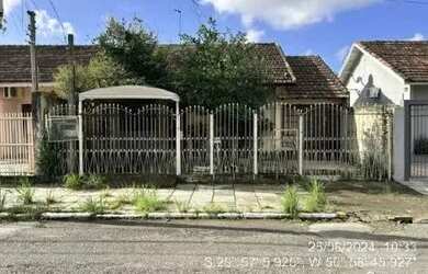 Imagem: A casa possui 4 Dormitórios, 1 Banheiro, 300m² de Área e