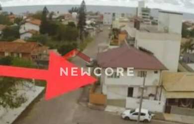 Imagem: A casa possui 3 Dormitórios, 2 Banheiros, 1 Vaga na garagem