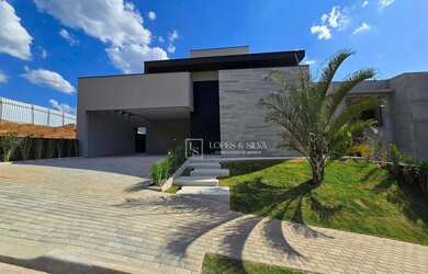 Imagem: A casa em condomínio possui 3 Dormitórios, 3 Banheiros, 4