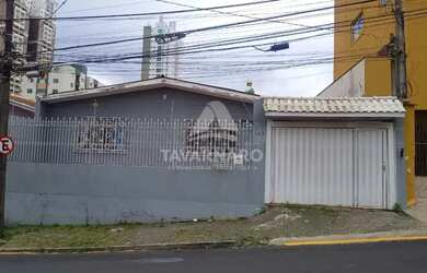 Imagem: A casa possui 3 Dormitórios, 1 Banheiro, 1 Vaga na garagem