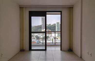 Imagem: O apartamento possui 1 Dormitório, 1 Banheiro, 1 Vaga na garagem