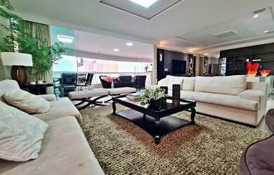 Imagem: O apartamento possui 3 Dormitórios, 5 Banheiros, 350m² de