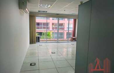 Imagem: O depósito possui 1 Vaga na garagem, 42m² de Área e está