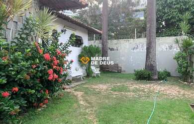 Imagem: A casa possui 3 Dormitórios, 3 Banheiros, 5 Vagas na garagem