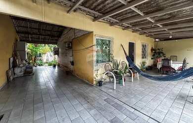 Imagem: A casa possui 2 Dormitórios, 1 Banheiro, 2 Vagas na garagem