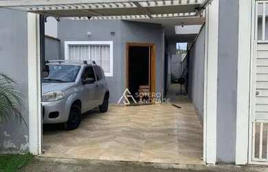 Imagem: A casa possui 2 Dormitórios, 1 Banheiro, 2 Vagas na garagem
