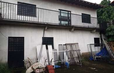 Imagem: A casa possui 5 Dormitórios, 3 Banheiros, 375m² de Área e