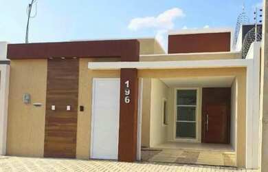 Imagem: A casa possui 3 Dormitórios, 2 Banheiros, 2 Vagas na garagem