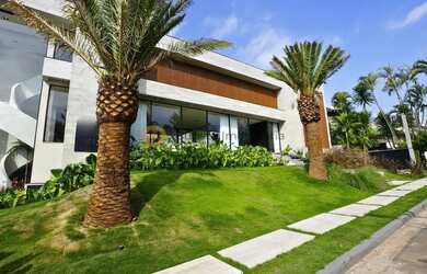 Imagem: A casa em condomínio possui 5 Dormitórios, 5 Banheiros, 5