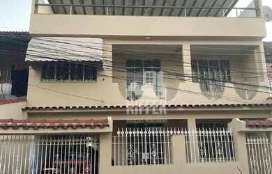 Imagem: A casa possui 4 Dormitórios, 3 Banheiros, 2 Vagas na garagem