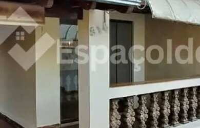 Imagem: A casa possui 2 Dormitórios, 2 Banheiros, 1 Vaga na garagem