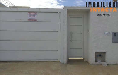 Imagem: A casa possui 2 Dormitórios, 2 Banheiros, 2 Vagas na garagem