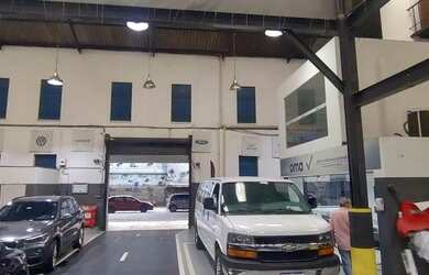 Imagem: O depósito possui 5 Vagas na garagem, 800m² de Área e está