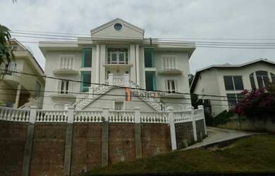 Imagem: A casa em condomínio possui 5 Dormitórios, 5 Banheiros, 850m²