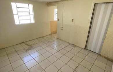 Imagem: O depósito possui 5 Vagas na garagem, 468m² de Área e está