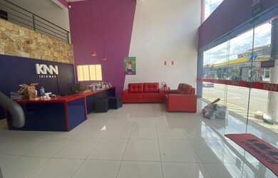 Imagem: O depósito possui 2 Vagas na garagem, 740m² de Área e está