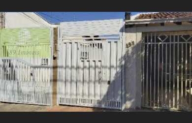 Imagem: A casa possui 2 Dormitórios, 1 Banheiro, 1 Vaga na garagem