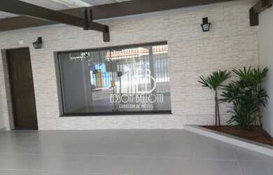 Imagem: A casa possui 3 Dormitórios, 3 Banheiros, 2 Vagas na garagem