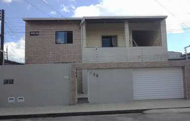 Imagem: A casa possui 3 Dormitórios, 2 Banheiros, 120m² de Área e