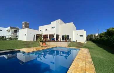 Imagem: A casa em condomínio possui 4 Dormitórios, 2 Banheiros, 4