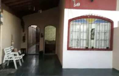 Imagem: A casa possui 2 Dormitórios, 1 Banheiro, 3 Vagas na garagem