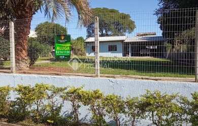 Imagem: A casa possui 2 Dormitórios, 1 Banheiro, 2 Vagas na garagem