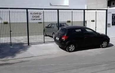 Imagem: A casa possui 2 Dormitórios, 1 Banheiro, 1 Vaga na garagem