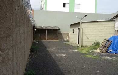 Imagem: A casa possui 1 Dormitório, 1 Banheiro e está localizado