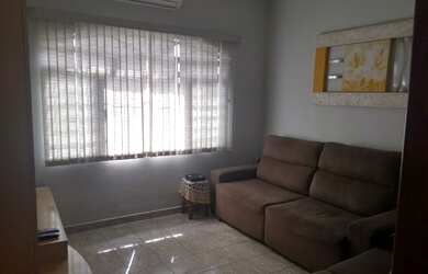 Imagem: A casa possui 3 Dormitórios, 1 Banheiro, 300m² de Área e