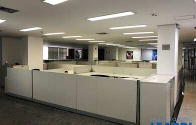 Imagem: O depósito possui 5 Vagas na garagem, 560-0m² de Área e está