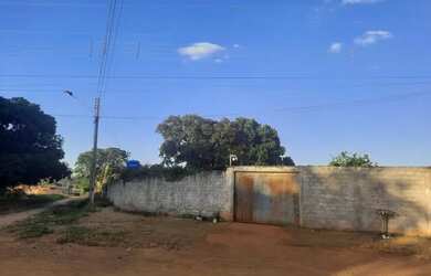 Imagem: A casa possui 2 Dormitórios, 2 Banheiros, 4 Vagas na garagem