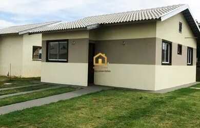 Imagem: A casa possui 2 Dormitórios, 1 Banheiro, 1 Vaga na garagem