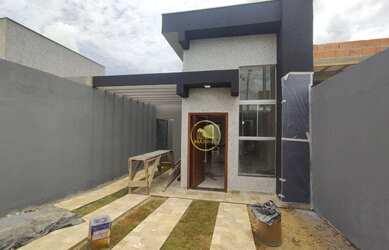 Imagem: A casa possui 3 Dormitórios, 2 Banheiros, 2 Vagas na garagem