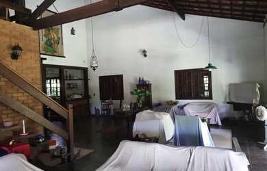 Imagem: A casa possui 2 Dormitórios, 2 Banheiros, 5 Vagas na garagem