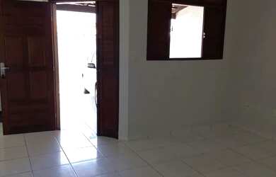 Imagem: A casa possui 3 Dormitórios, 2 Banheiros, 2 Vagas na garagem