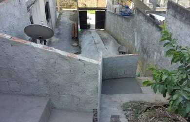 Imagem: A casa possui 2 Dormitórios, 1 Banheiro, 1 Vaga na garagem